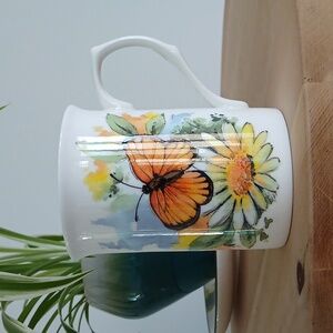 Adderley Ceramics Fine Bone China England Butterfly Daisy Watercolor Mug Cup